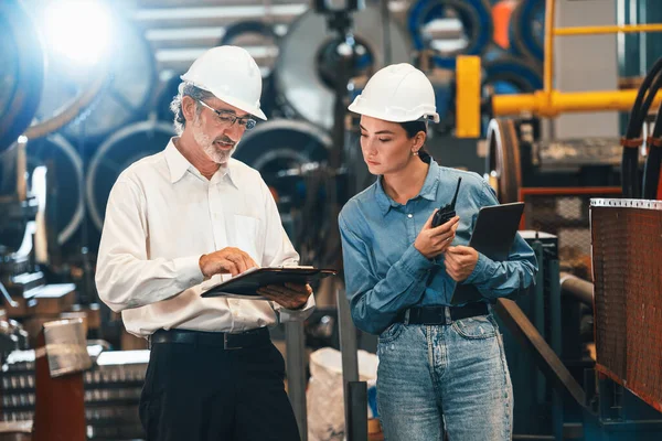 Factory Engineer Manager Assistant Using Laptop Conduct Inspection Steel Industrial — Stock Photo, Image