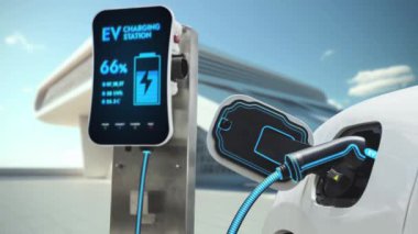Modern ve fütüristik bina arka planında akıllı EV şarj istasyonundan elektrikli araba şarj oluyor. Alternatif ve sürdürülebilir enerji kullanan şarj edilebilir EV arabaların teknolojik gelişimi. İnceleyin