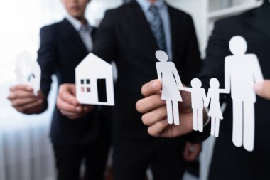 Çevre dostu iş adamları, daha yeşil bir toplum için atık yönetimi ile sosyal ve çevre kavramının kurumsal sorumluluğu olarak çevre dostu ikonlar tutuyorlar. Antika