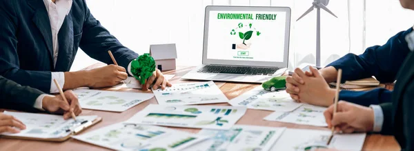Деловые Люди Зеленой Корпоративной Компании Планируют Экологически Чистые Экологически Консервативные — стоковое фото