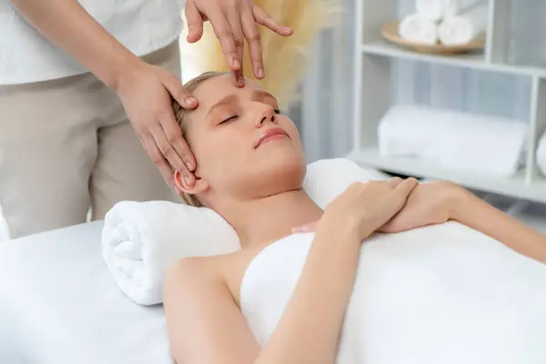 Caucasian Woman Enjoying Relaxing Stress Head Massage Pampering Facial Beauty — Stock Photo, Image