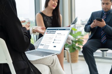 İnternet sitesindeki modish regrition için çevrimiçi aplikasyon rezervasyon takvimi