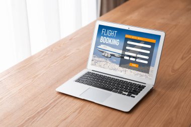 Online uçuş rezervasyon sitesi mod rezervasyon sistemi sağlar. Seyahat teknolojisi kavramı .