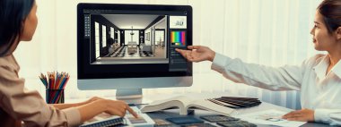 Masadaki bir grup iç mimar takımı dizüstü bilgisayarında mimari yazılım bulunan çeşitli ruh hali tahtası örneklerini seçiyor. Modern yenileme ve iç malzeme seçimi konsepti. İçgörü