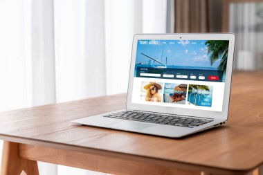 Model arama ve seyahat planlama için internet sitesi uçuş, otel ve tur rezervasyonları için anlaşma ve paket sunuyor