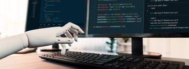 Otomasyon konseptinde yazılım geliştirmek için üretici yapay zekanın gelecekteki teknolojik gelişimi. Bilgisayarda robot el yazısı kodu. Önde.