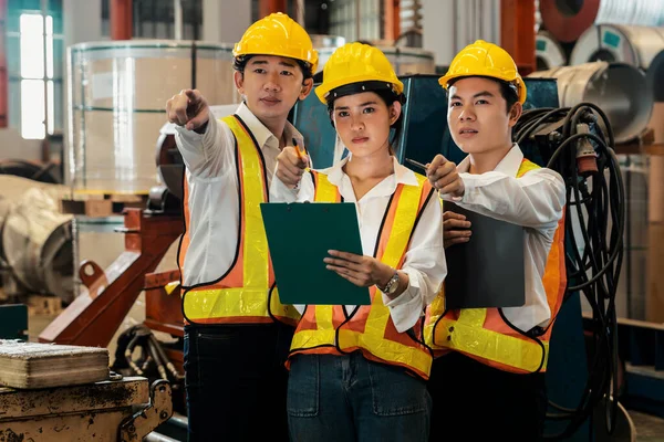 Group Engineer Factory Foreman Supervisor Oversee Training Program Conduct Safety — Stock Photo, Image