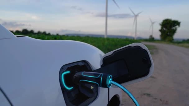 Das Aufladen Von Energie Aus Der Ladestation Für Elektroautos Zeigt — Stockvideo