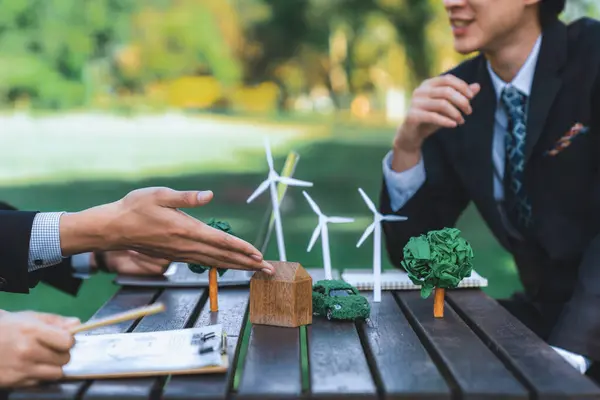 Group Asian Business People Presenting Environmentally Friendly Development Plan Sustainable — Stock Photo, Image