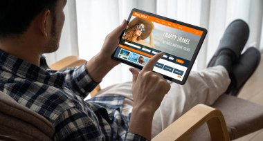 Model arama ve seyahat planlama için internet sitesi uçuş, otel ve tur rezervasyonları için anlaşma ve paket sunuyor