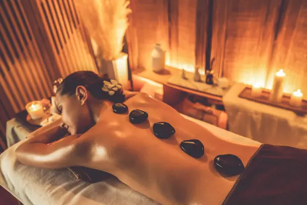 Massagem Pedra Quente Salão Spa Resort Luxo Com Luz Vela — Fotografia de Stock