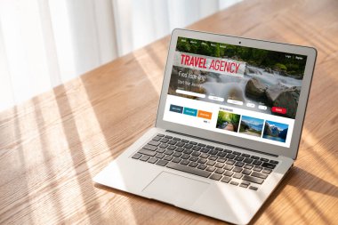 Model arama ve seyahat planlama için internet sitesi uçuş, otel ve tur rezervasyonları için anlaşma ve paket sunuyor