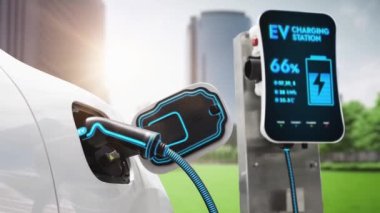 Yeşil Şehir Parkı 'ndaki ekolojik temiz enerji şarj istasyonundan gelen fütürist akıllı EV şarj aletinin şarj ettiği elektrikli araba. Alternatif enerji kullanan gelecekçi elektrikli araba. İnceleyin
