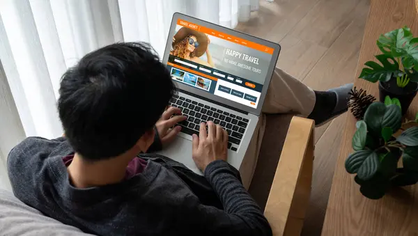 Model arama ve seyahat planlama için internet sitesi uçuş, otel ve tur rezervasyonları için anlaşma ve paket sunuyor