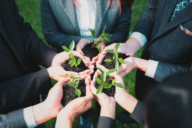 İş adamları fabrikayı birlik ve ekip çalışması konseptiyle birarada tutarak şirketlerin sosyal sorumluluğunu üstlenir, CO2 emisyonunu azaltır, sürdürülebilir gelecek için ESG ilkesini benimser. Döngü