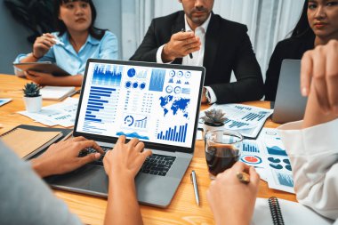 Fintech BI 'ın finansal veri analizi ya da iş zekası ekranından iş dünyası pazarlaması üzerinde çalışan iş adamlarının finansal veri analizine kadar. Habiliment