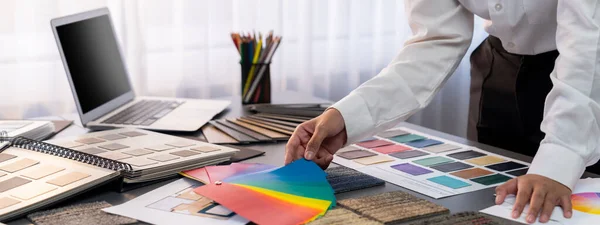 Innenarchitekt Designer Arbeitstisch Auswahl Verschiedener Farbmuster Kunstwerkzeug Design Mit Home — Stockfoto