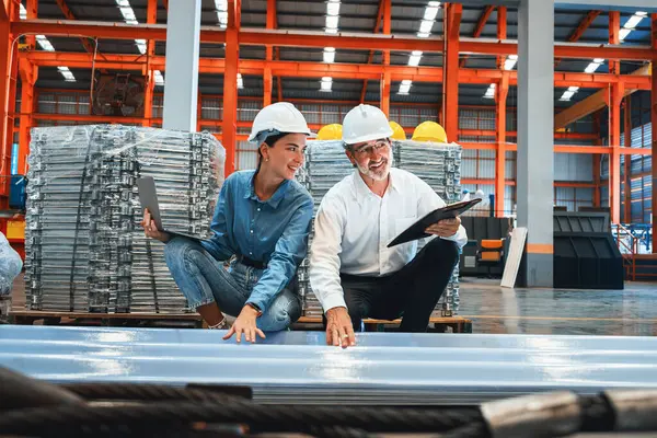 Metalwork Manufacturing Factory Manager Inspect Newly Manufactured Metal Steel Sheets — Stock Photo, Image