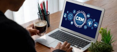 CRM işletme ve işletme için modern bilgisayarda müşteri ilişkileri yönetim sistemi
