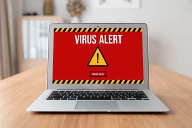 Bilgisayar ekranındaki virüs uyarısı mobil siber tehdit, hacker, bilgisayar virüsü ve kötü amaçlı yazılım tespit edildi
