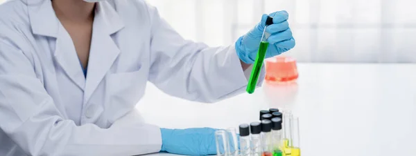 Laboratory Researcher Develop New Medicine Cure Using Colorful Chemical Liquid — Stock Photo, Image