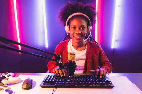 Host Channel Gaming Streamer African Girl Taking Typing Esport Skilled — Stock Photo, Image