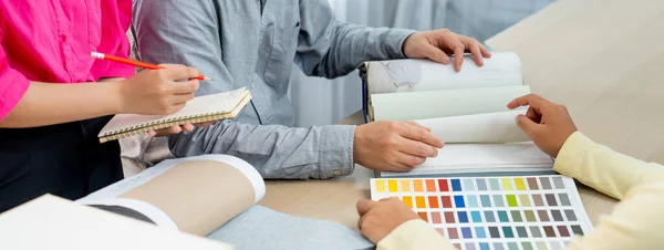Skilled Interior Designer Presents Curtain Material Customer Selects Material Carefully — Stock Photo, Image