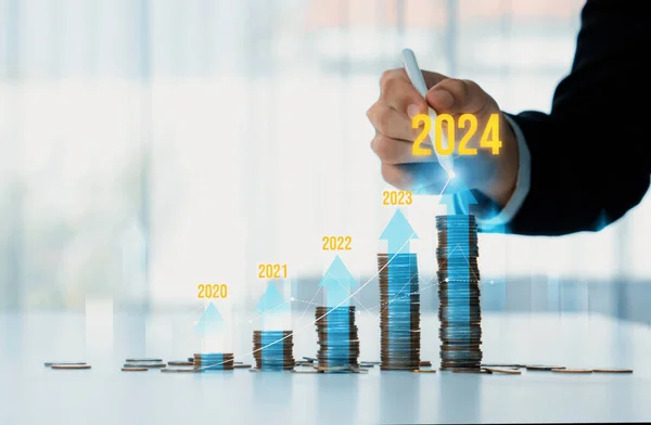 Stos Monet Wzrostu Symbolizuje Inwestycje Biznesowe Wzrost Gospodarczy Przedsiębiorcy Planujący — Zdjęcie stockowe