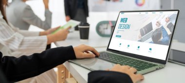 Web sitesi tasarım yazılımı çevrimiçi perakende ticaret ve e-ticaret için model şablonu sağlar