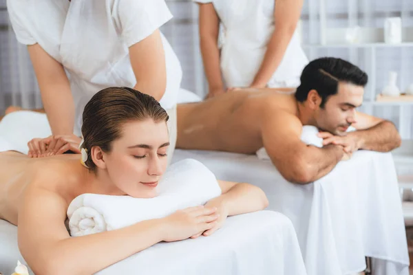 Cliente Caucasico Coppia Godendo Rilassante Massaggio Spa Stress Coccole Con — Foto Stock