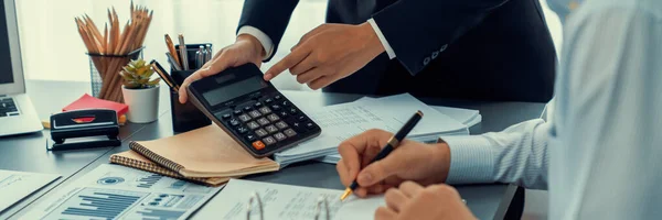 Auditor Accountant Team Werken Kantoor Analyseren Financiële Gegevens Boekhouding Met — Stockfoto