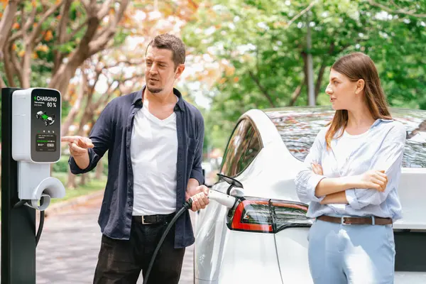 Lovely Young Couple Recharging Battery Electric Car Autumnal Road Trip — Stock Photo, Image
