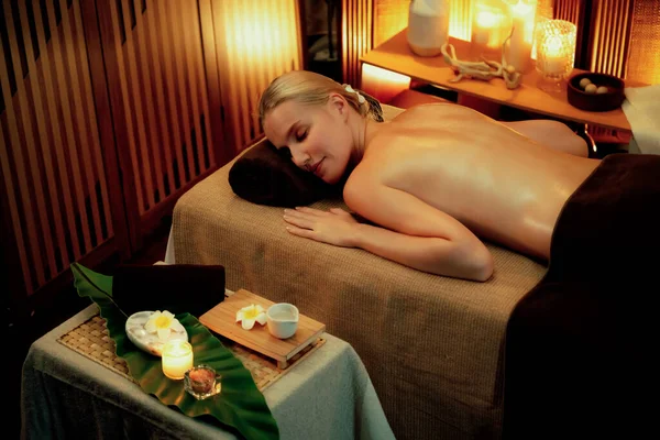 Kavkazská Žena Zákazník Těší Relaxační Antistresové Lázeňské Masáže Hýčkání Krásnou — Stock fotografie