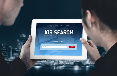 Çalışanların işe alım İnternet ağındaki iş fırsatlarını araması için mod web sitesinde online iş araması