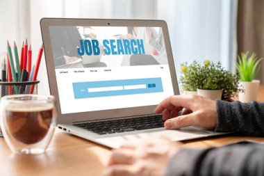 Çalışanların işe alım İnternet ağındaki iş fırsatlarını araması için mod web sitesinde online iş araması