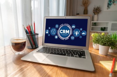 CRM işletme ve işletme için modern bilgisayarda müşteri ilişkileri yönetim sistemi