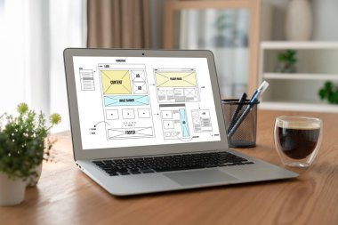 Web sitesi tasarım yazılımı çevrimiçi perakende ticaret ve e-ticaret için model şablonu sağlar