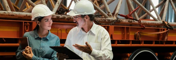 Factory Manager Inspecting Industrial Steel Machinery Overseeing While Supervising Enhancing — Stock Photo, Image