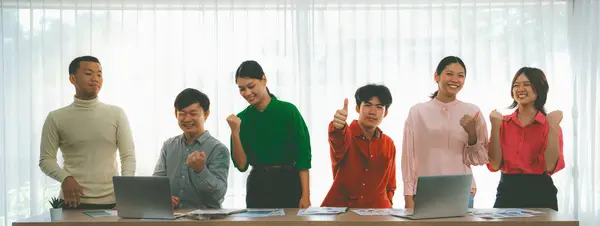 Gelukkig Jong Creatief Business Team Vieren Hun Succes Samen Aan — Stockfoto