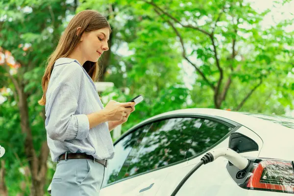 Young Woman Using Smartphone Online Banking Application Pay Electric Car — Stock Photo, Image