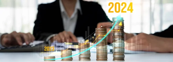 Stos Monet Wzrostu Symbolizuje Inwestycje Biznesowe Wzrost Gospodarczy Przedsiębiorcy Planujący — Zdjęcie stockowe