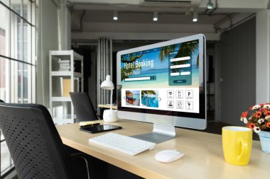Çevrimiçi otel konaklama rezervasyon sitesi mod rezervasyon sistemi sağlar. Seyahat teknolojisi kavramı .