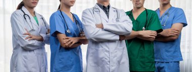 Kendine güvenen ve profesyonel tıbbi personel ekibi, sağlık hizmetleri ve hastane geçmişindeki doktor liderleri olarak birlikte sırada bekliyor. Takım çalışması başarılı bir tıbbi tedaviye yol açar. Panorama Katı