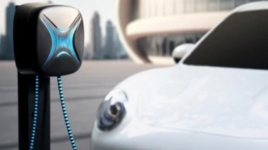Modern ve fütüristik bina arka planında akıllı EV şarj istasyonundan elektrikli araba şarj oluyor. Alternatif ve sürdürülebilir enerji kullanan şarj edilebilir EV arabaların teknolojik gelişimi. İnceleyin