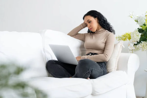Young African American Woman Feels Depressed While Looking Crucial Work — Stock Photo, Image