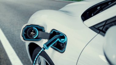Ev şarj istasyonundaki EV şarj cihazı fişe takılı ve dijital batarya durum hologramını gösteren elektrikli arabayı şarj ediyor. Akıllı ve fütüristik ev enerjisi altyapısı. İnceleyin