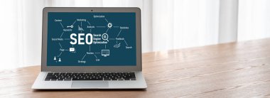 Model e-ticaret için SEO arama motoru optimizasyonu ve bilgisayar ekranında gösterilen çevrimiçi perakende işi