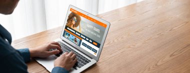 Model arama ve seyahat planlama için internet sitesi uçuş, otel ve tur rezervasyonları için anlaşma ve paket sunuyor