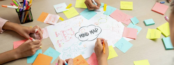 Professionelle Startup Gruppe Teilen Kreative Marketing Idee Indem Sie Mindmap — Stockfoto