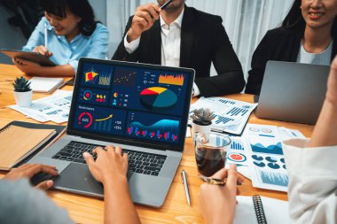 Fintech BI 'ın finansal veri analizi ya da iş zekası ekranından iş dünyası pazarlaması üzerinde çalışan iş adamlarının finansal veri analizine kadar. Habiliment